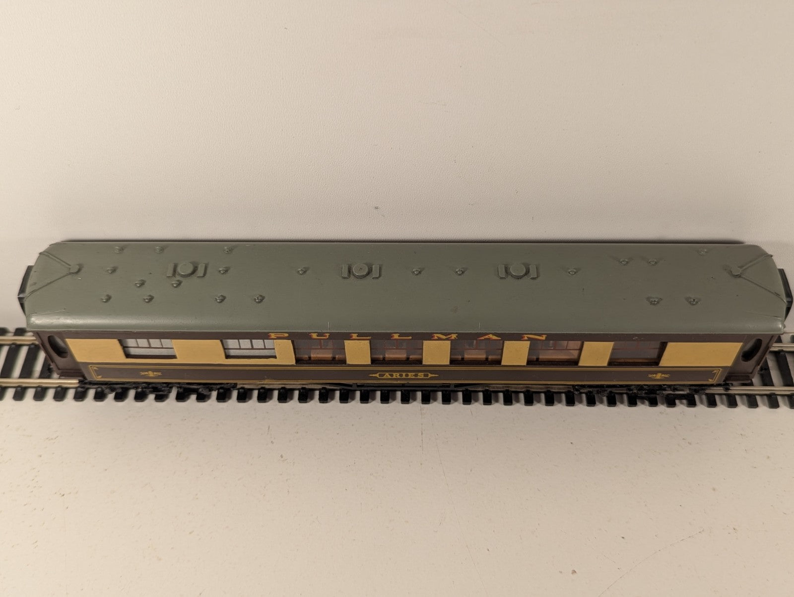 Hornby Dublo 4035 Pullman Parlour Car 'Aries' OO Gauge