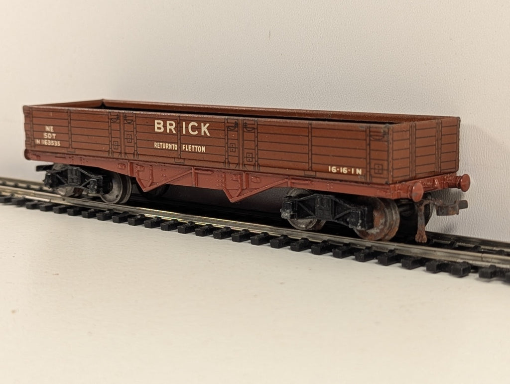 Hornby Dublo 32050 OO Gauge High Capacity Bogie Brick Wagon - Wrong Box
