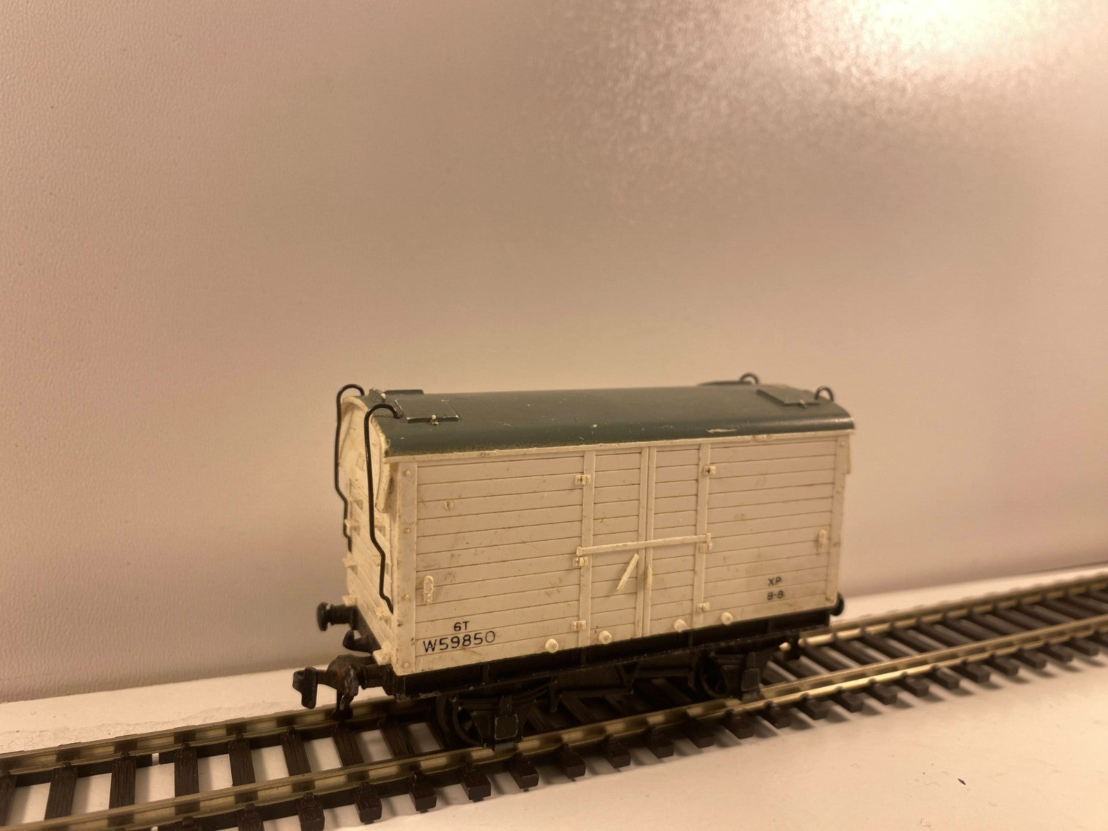 Hornby Dublo 6-Ton Refrigerator Van – OO Gauge