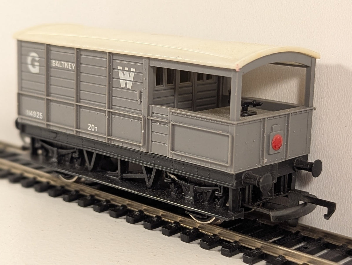 Hornby OO Gauge GWR 20-Ton “Toad” Brake Van No. 114925 – Saltney