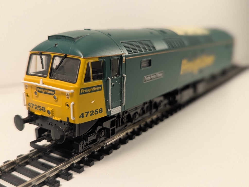 Heljan Class 47 No. 47258 “Forth Ports Tilbury” Freightliner Green – Boxed
