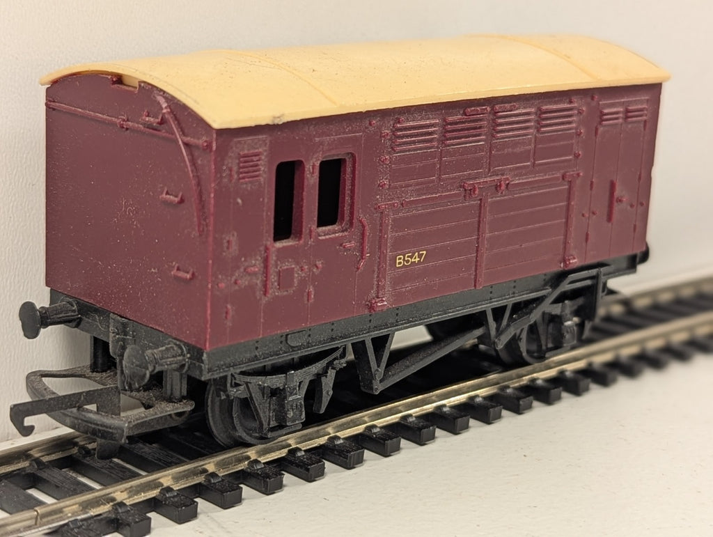 Tri-ang Hornby OO Gauge Maroon Horse Box Wagon