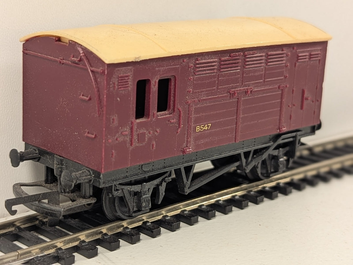 Tri-ang Hornby OO Gauge Maroon Horse Box Wagon