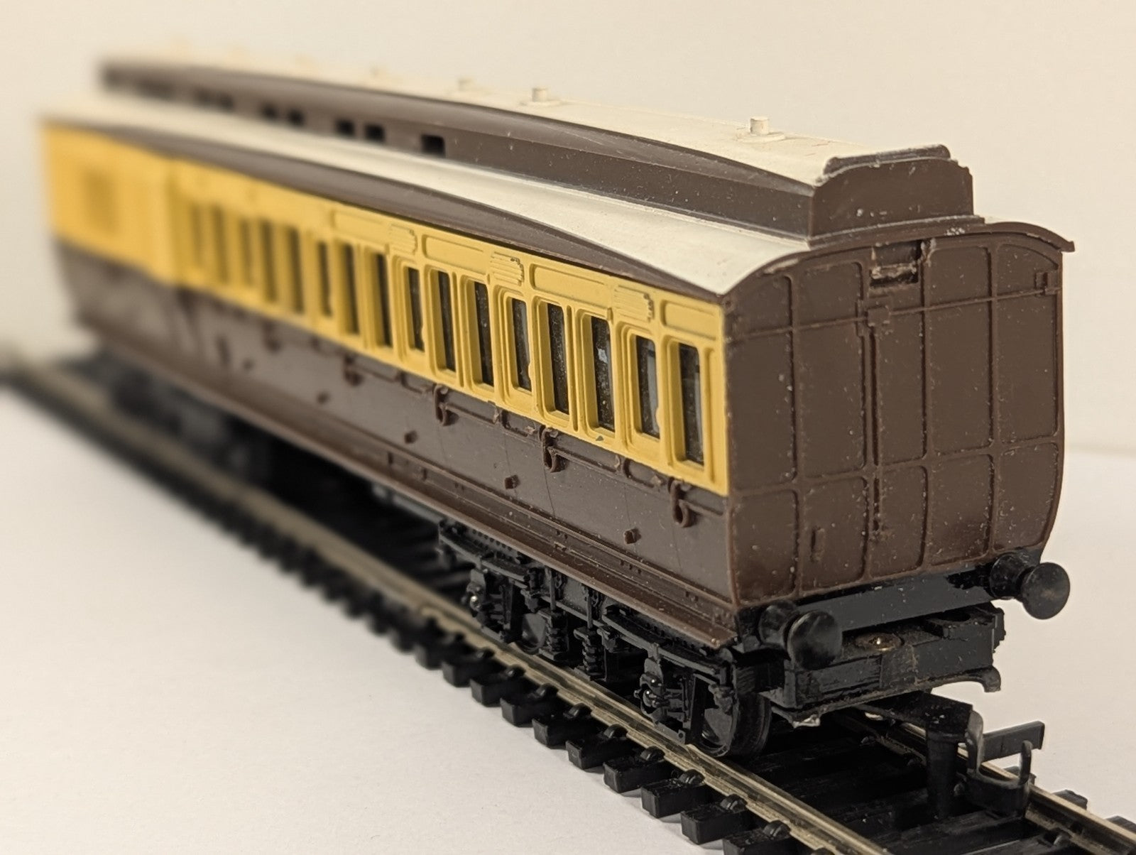 Tri-ang R333 OO Gauge GWR Clerestory Brake Third Coach 2316 – Wrong Couplings