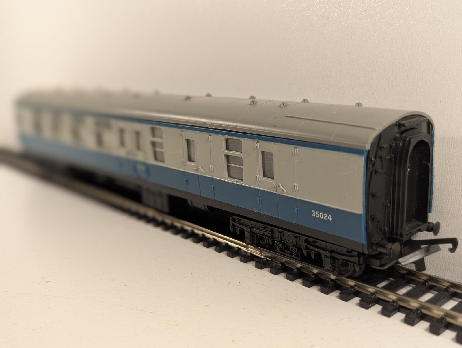 Tri-ang OO Gauge BR Mk1 Brake Second Corridor (BSK) Passenger Coach
