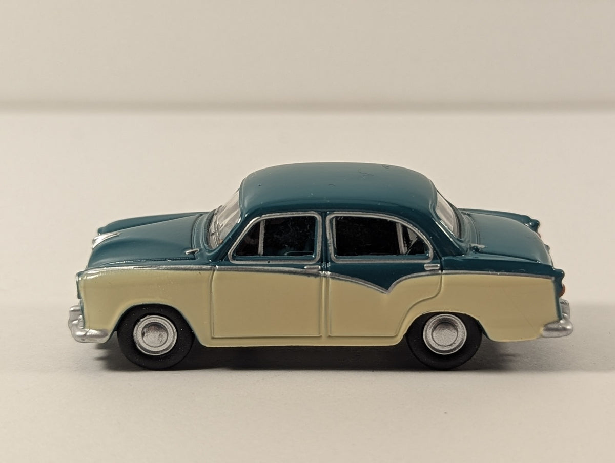 Oxford Diecast 1:76 scale / OO gauge Morris Oxford Series III Saloon