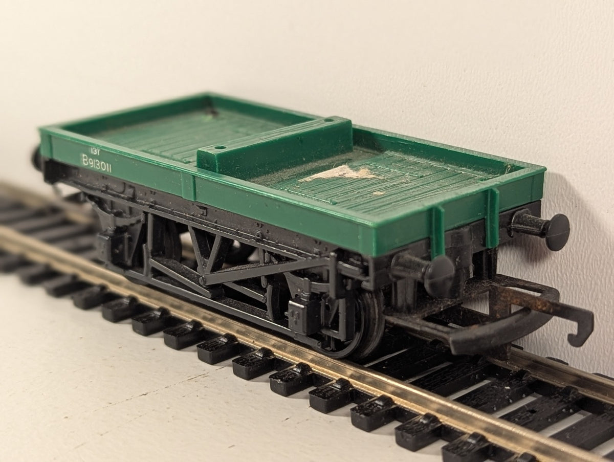 Hornby R17 OO Gauge BR Bolster Wagon B913011 – Missing Poles