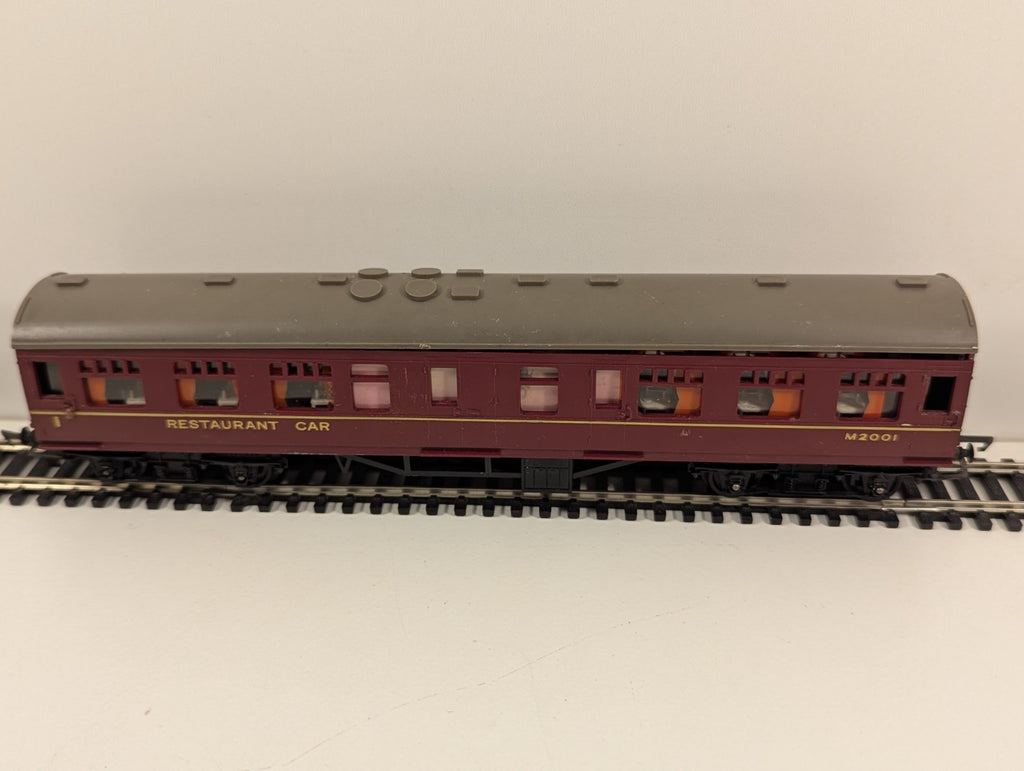 Tri-ang R229 OO Gauge BR Mk1 Restaurant Car – Maroon – M2001