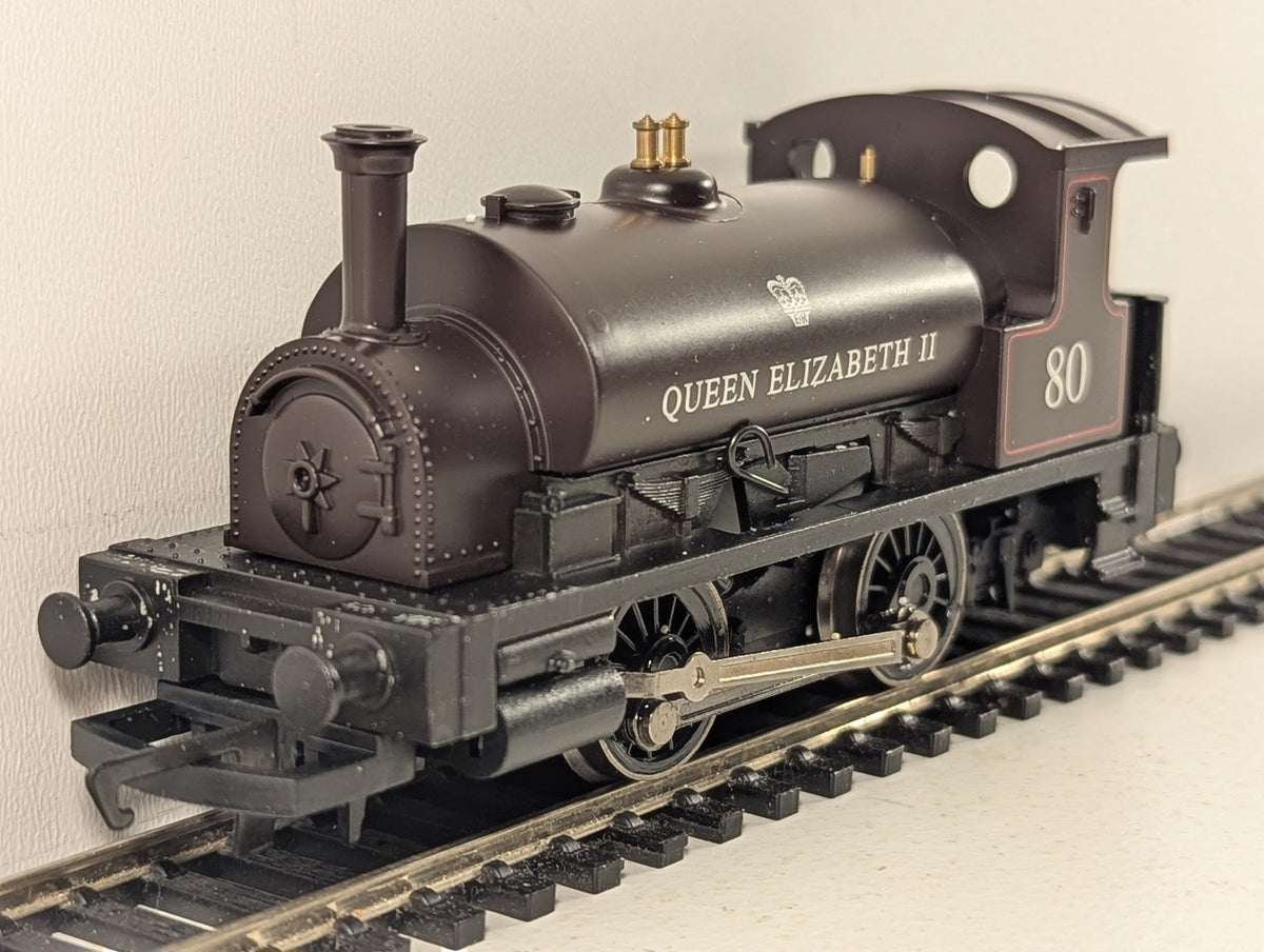 Hornby OO Gauge Class 0F 0-4-0ST Queen Elizabeth II Steam Locomotive 80 Brown