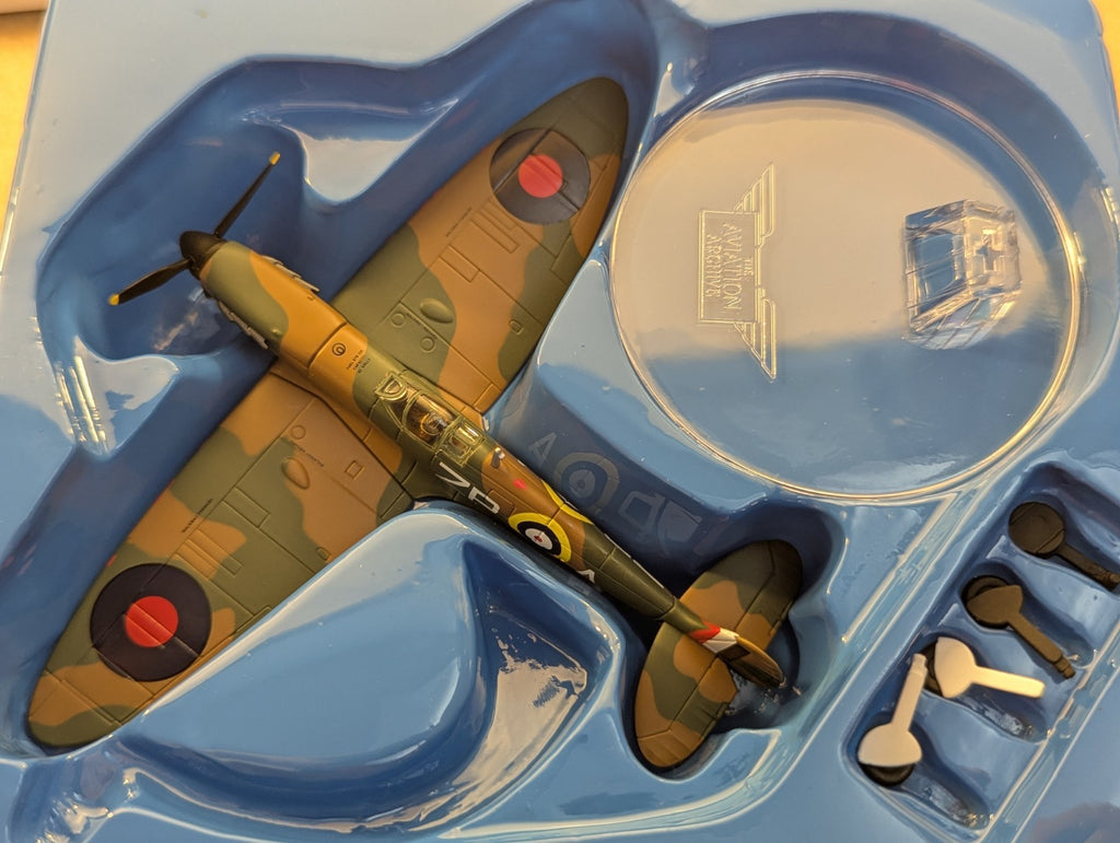 Corgi 49001 Aviation Archive 1:72 Spitfire MkI 74 Sqd RAF Adolf Malan