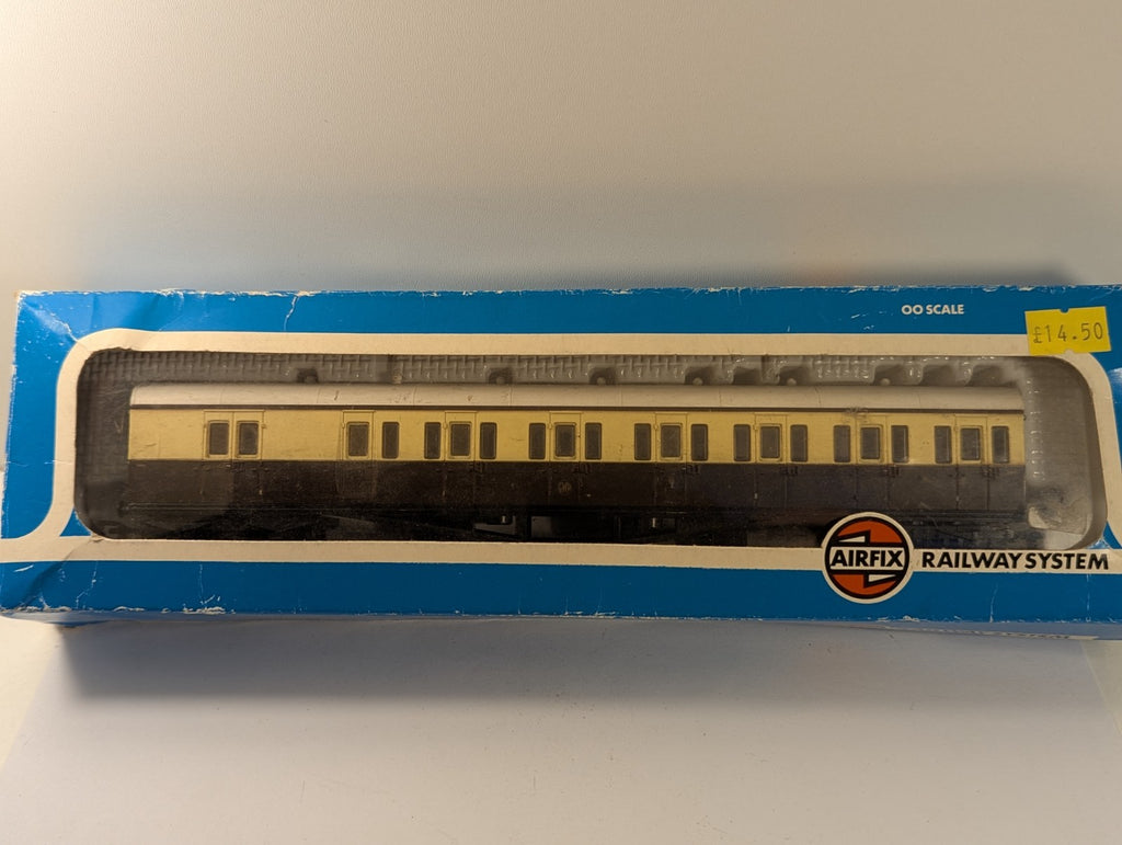 Airfix OO Gauge GWR Suburban Brake Coach (54250-0)