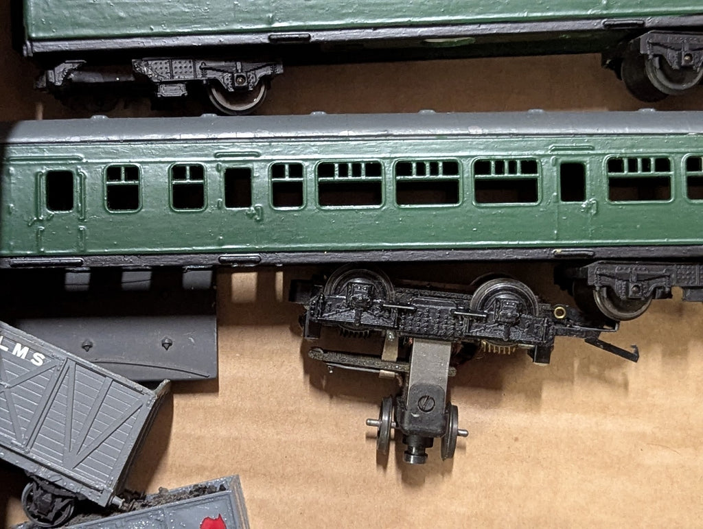 Tri-ang Hornby OO Gauge OO Gauge Coaches and Wagons Job Lot Mixed
