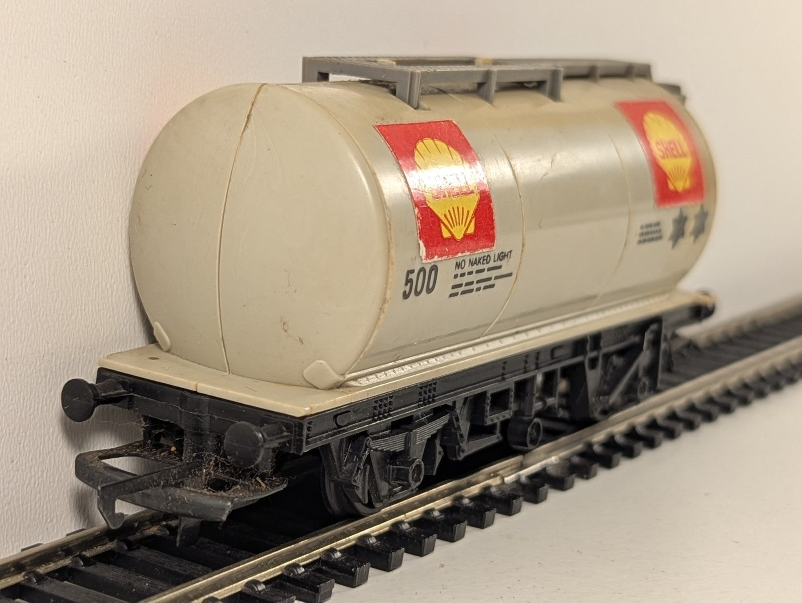 Hornby Railways R020 OO Gauge Shell Tank Wagon - Boxed