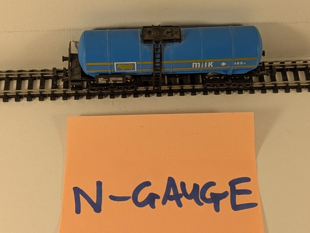 Lima N Gauge Bogie Milk Tank Wagon 152 D Blue / Milk