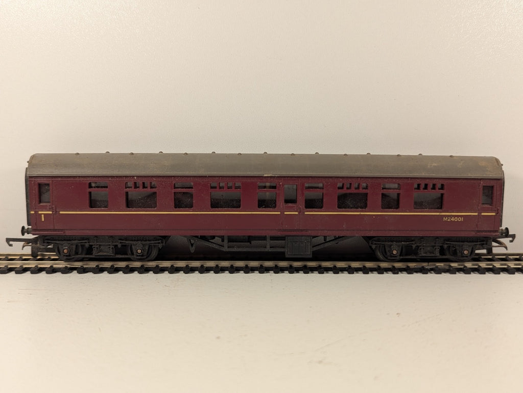Tri-ang Mainline OO Gauge BR Maroon Composite Coach