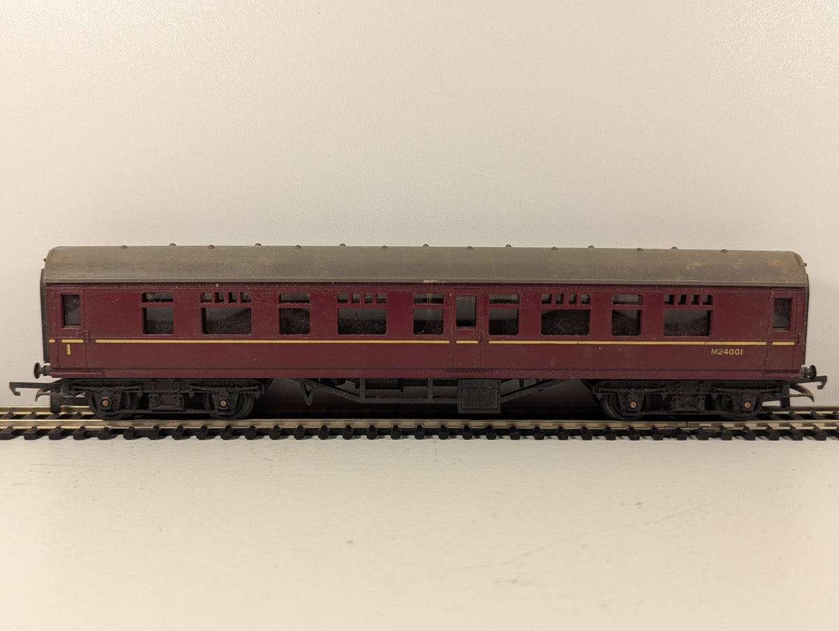 Tri-ang Mainline OO Gauge BR Maroon Composite Coach