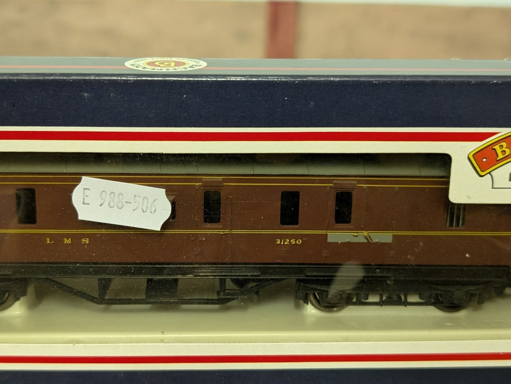 Bachmann 34-327 50' Parcel Van31250 In LMS Crimson