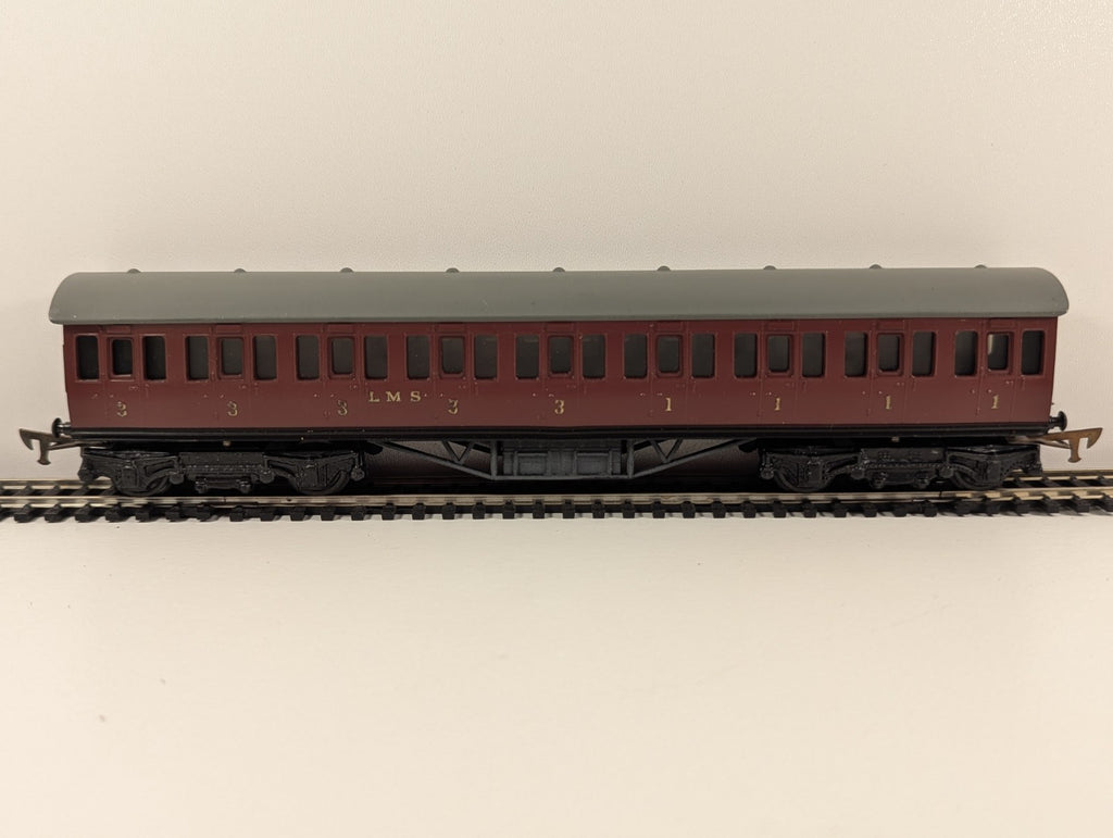 Graham Farish BR Mk1 57ft Suburban Second (S) Coach – BR Crimson