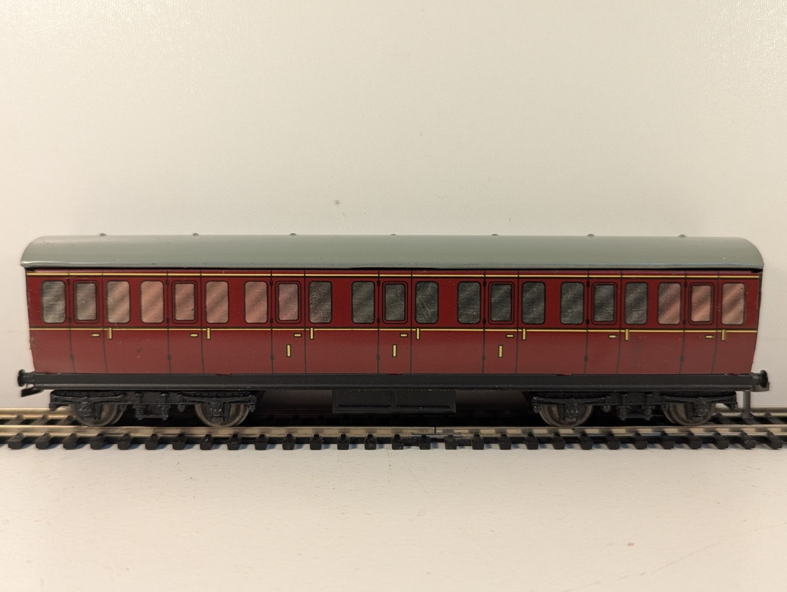 Hornby Dublo OO Gauge BR Mk1 Suburban Brake Coach - Maroon Tinplate