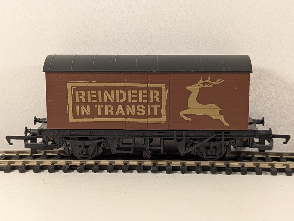 Hornby R60053 Santa’s Reindeer OO Gauge Wagon