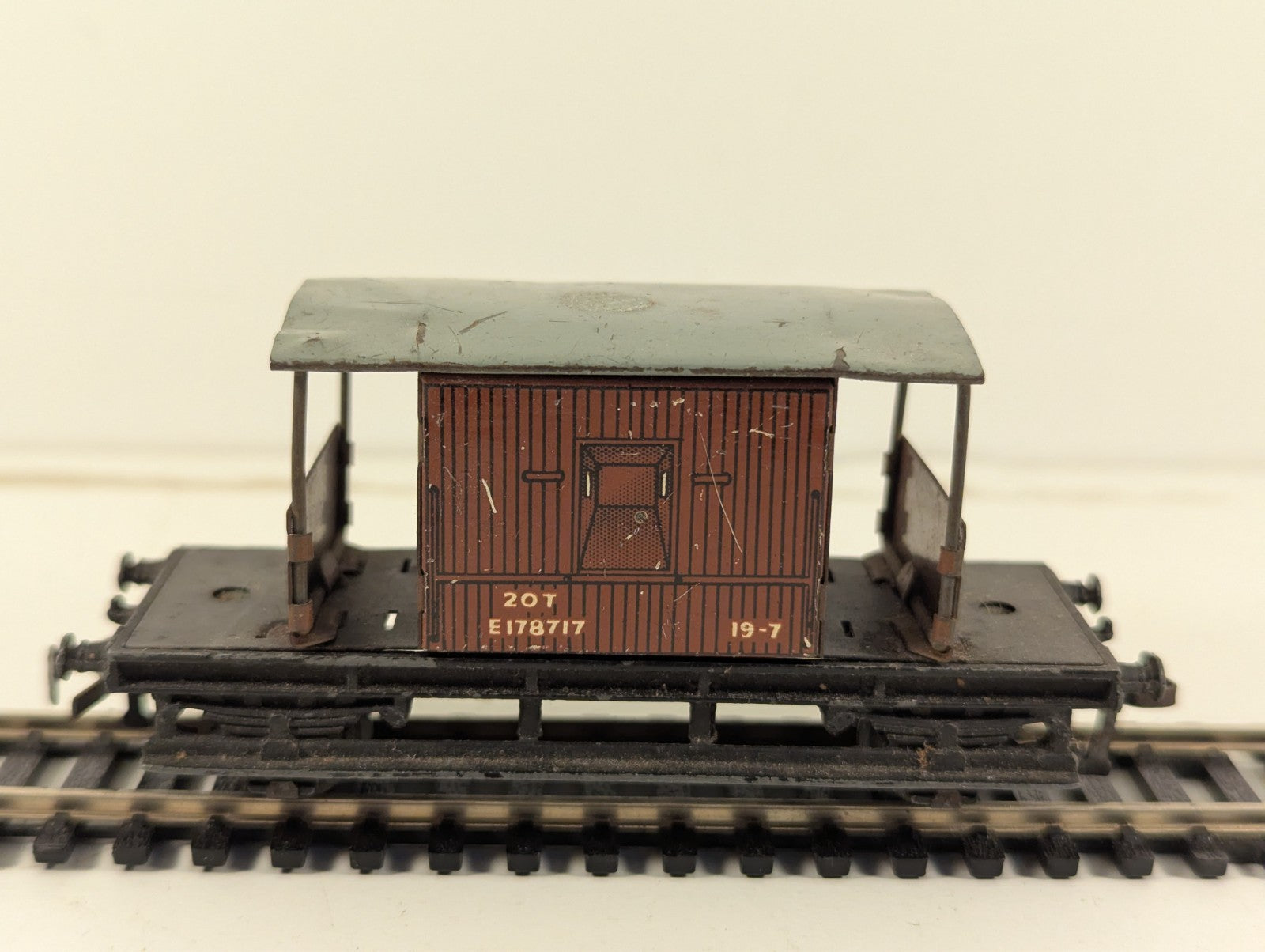 Hornby Dublo OO Gauge Tinplate 20 Ton Brake Van