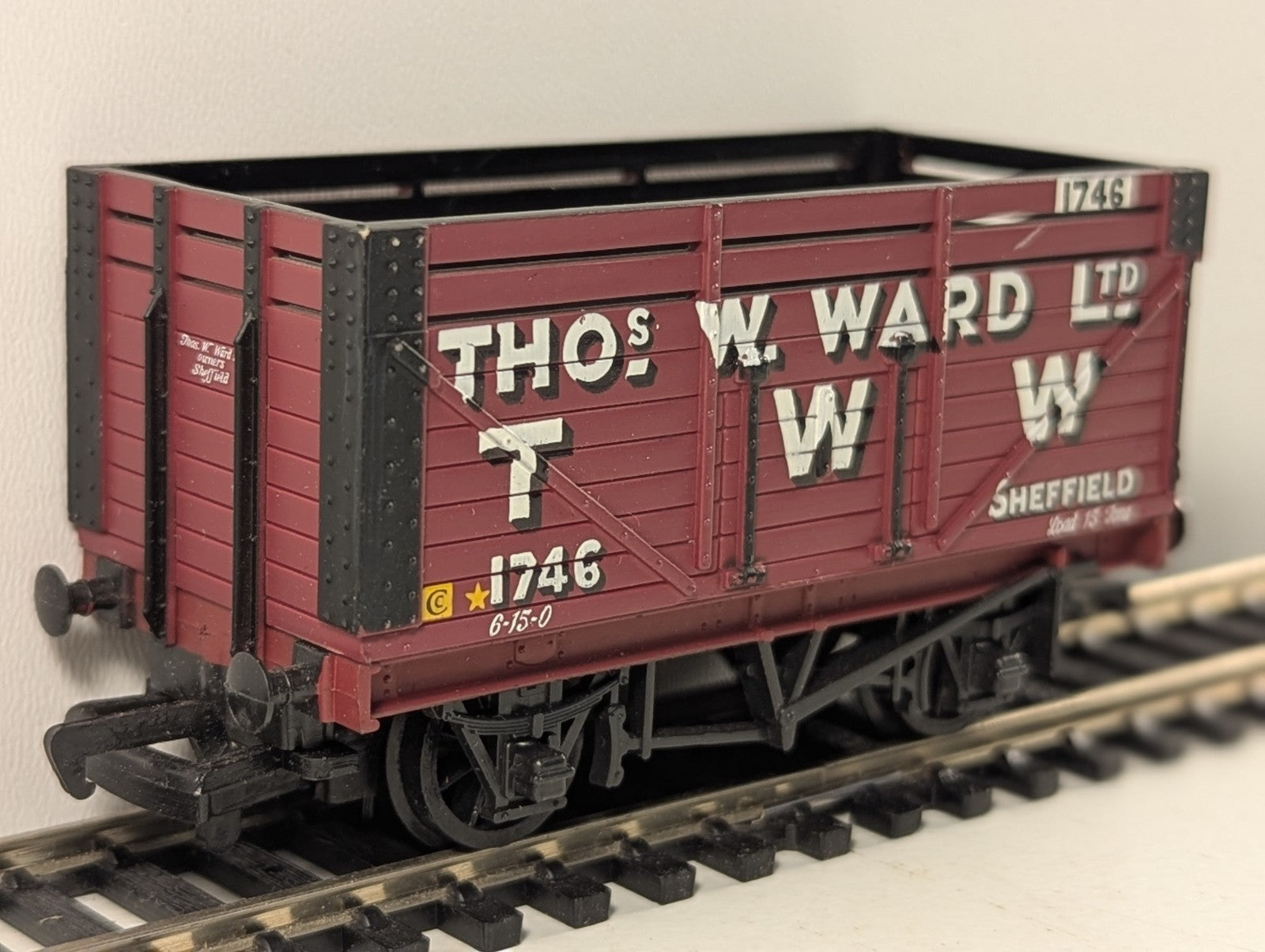 Mainline Railways 37179 9-Plank Coke Wagon “T.W.W.”