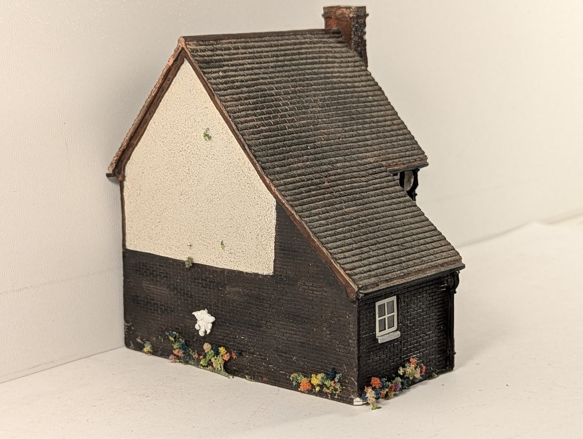Hornby OO Gauge Skaledale Corner Cottage Model Railway Building R8624