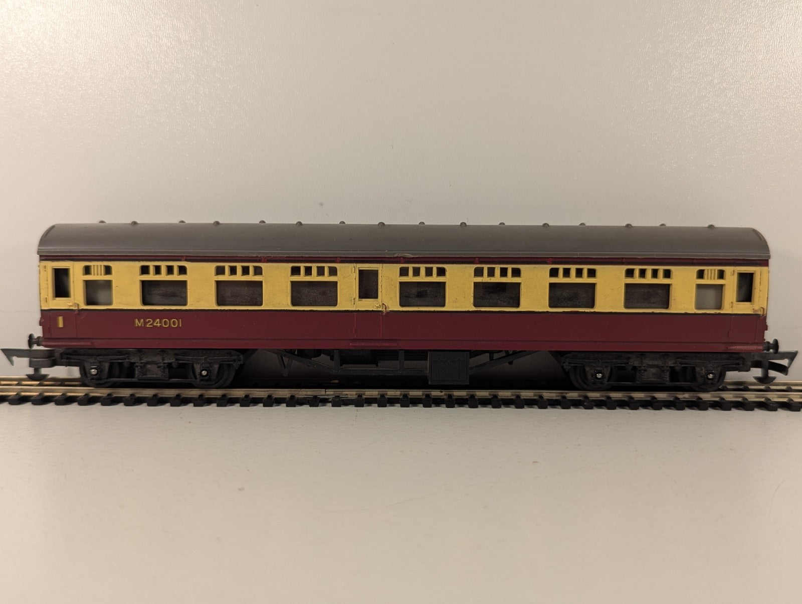 Tri-ang OO Gauge BR Mk1 Composite Coach Passenger Coach M24001