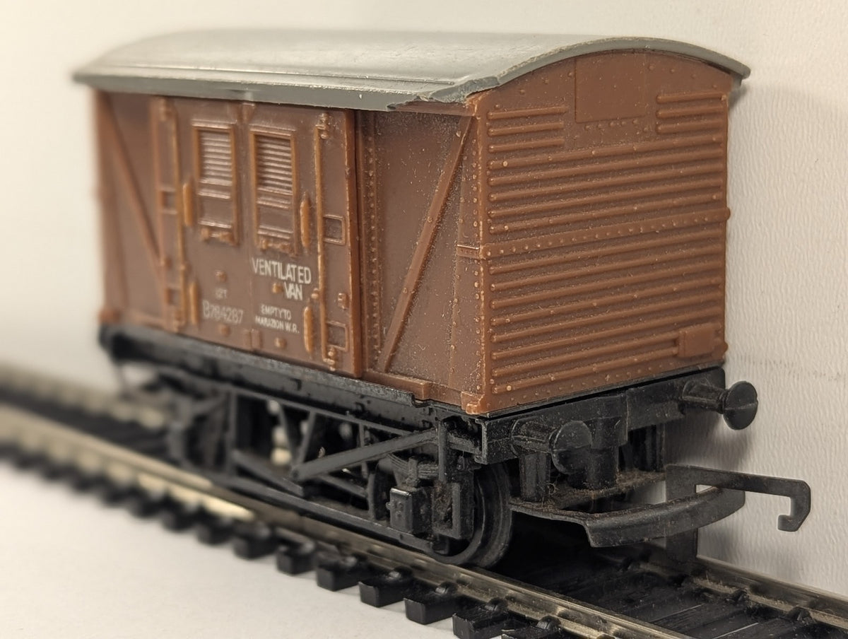 Hornby OO Gauge BR Standard Goods Van Ventilated Goods Wagon B784287 BR Bauxite