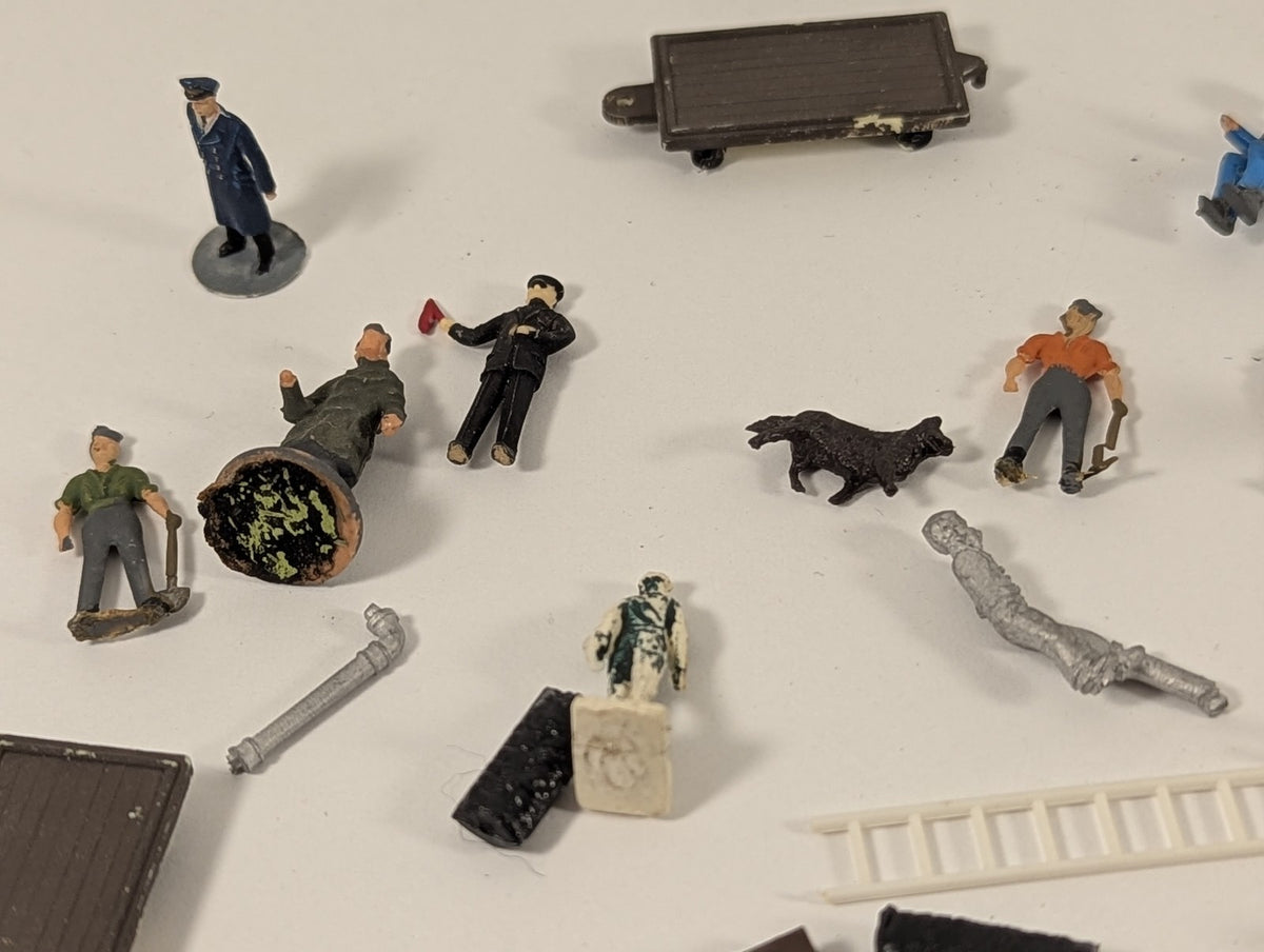 Various OO Gauge Figures