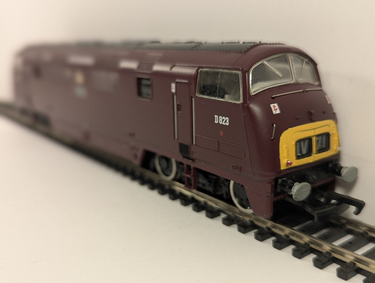 Mainline OO Gauge Class 42 Warship Class Hermes Diesel Locomotive D823 BR Maroon