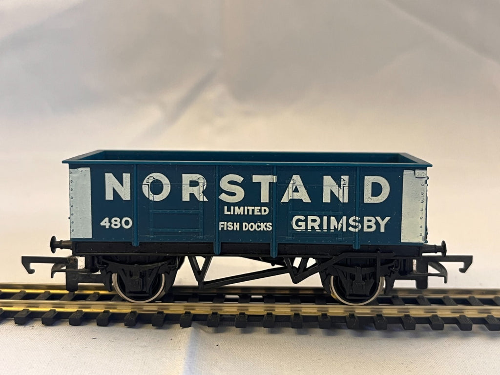 Hornby R220 OO Gauge Norstand Limited Grimsby 20 Ton Mineral Wagon