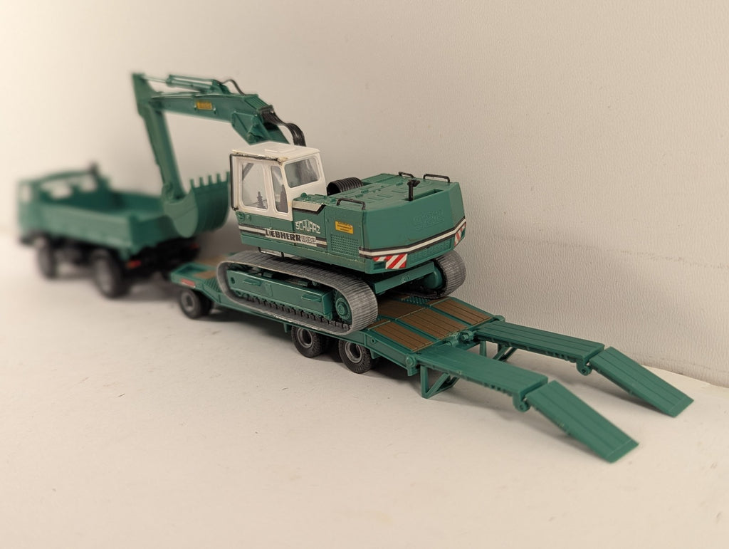 Roco 1516 Steyr 91 Tipper 922 Excavator finished in Schwarz Bau AG livery