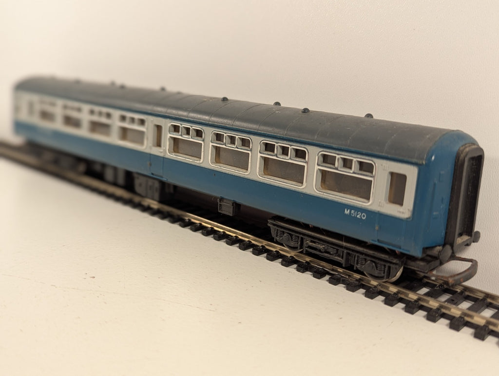 Hornby OO Gauge BR Mk2 Standard Class Coach