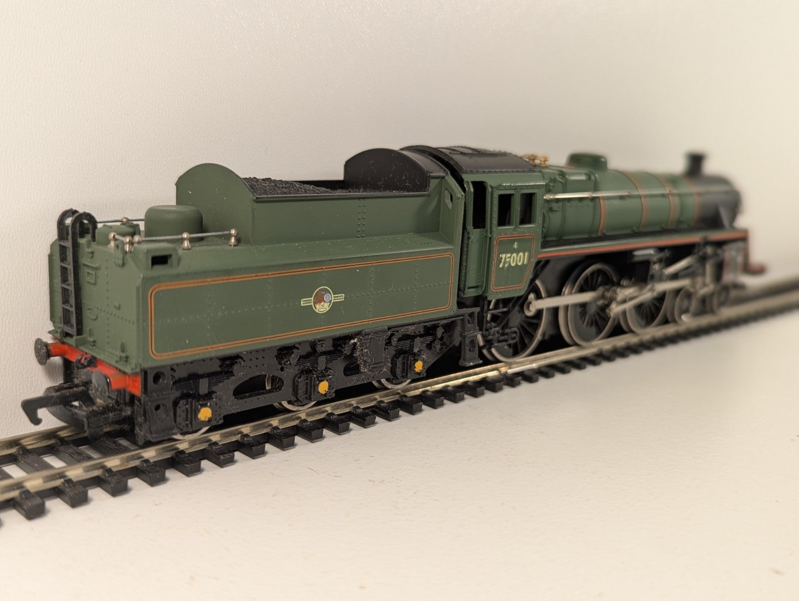 Mainline 37-053 OO Gauge BR Standard Class 4 4-6-0 Loco Green