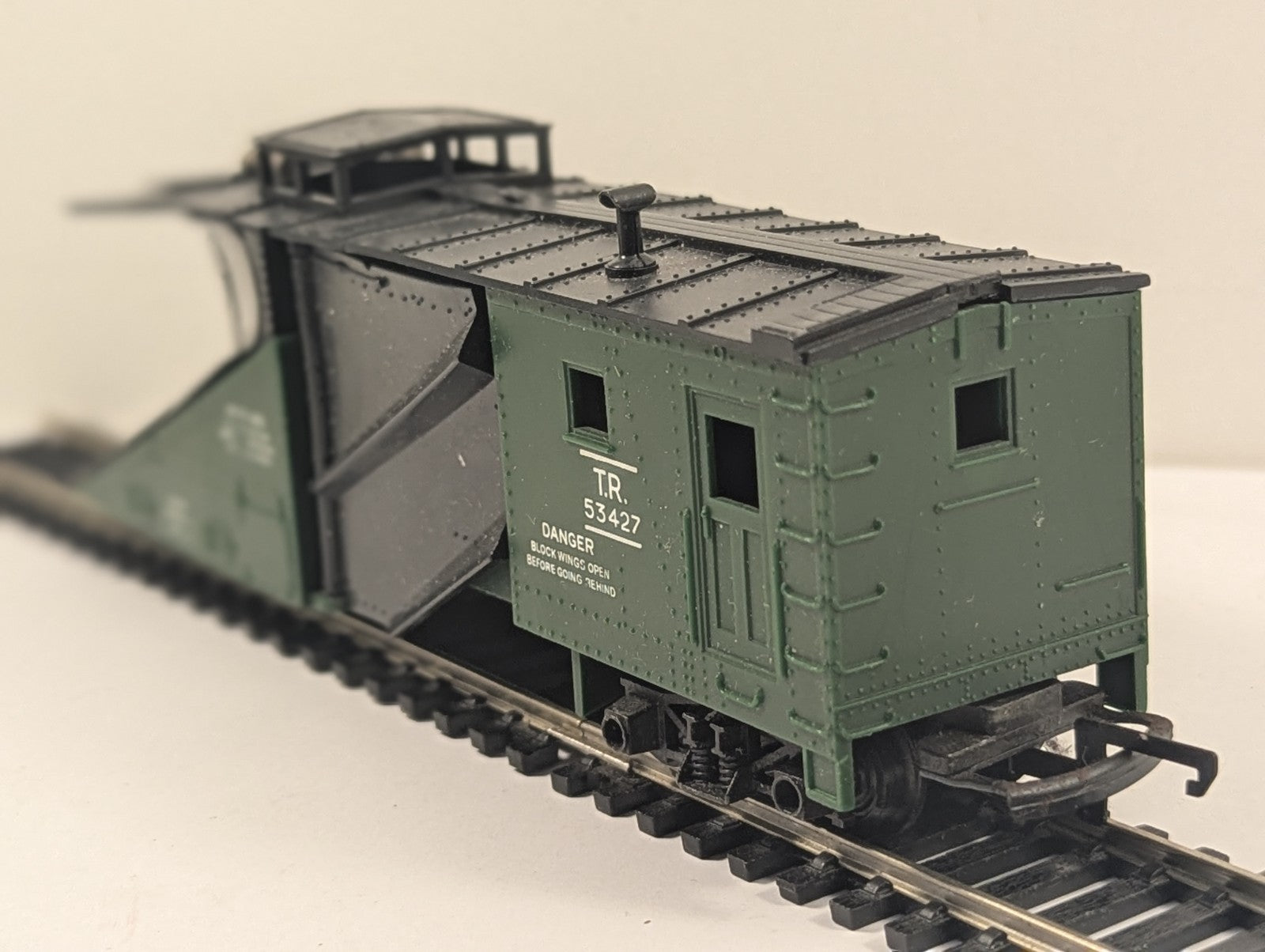 Tri-ang R138 OO Gauge Transcontinental Snowplough