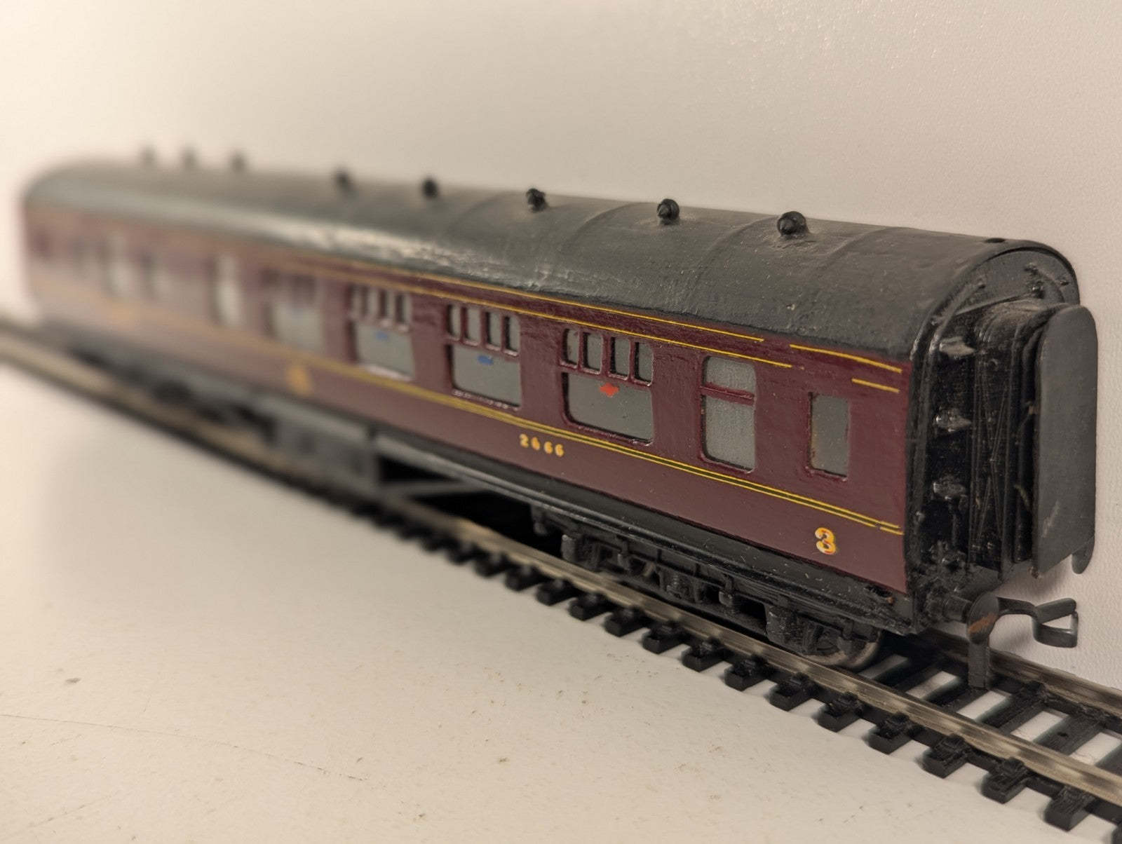 Exley OO Gauge LMS Maroon Third Class Corridor Coach