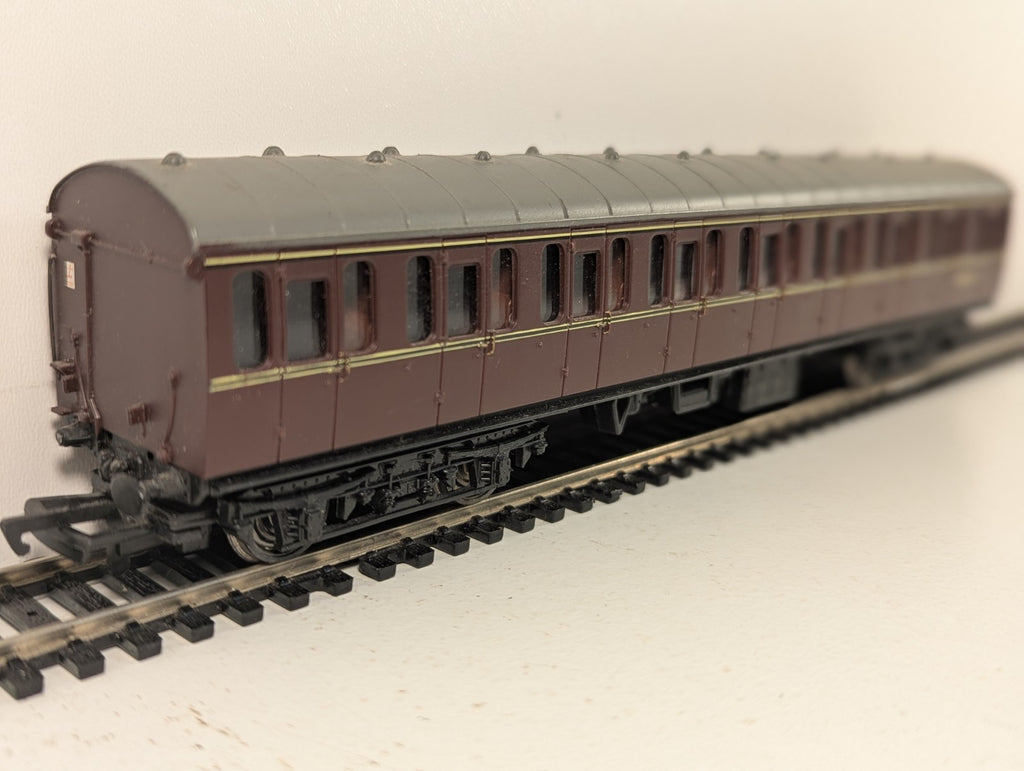Bachmann Branchline OO Gauge BR Mk1 57ft Suburban Coach