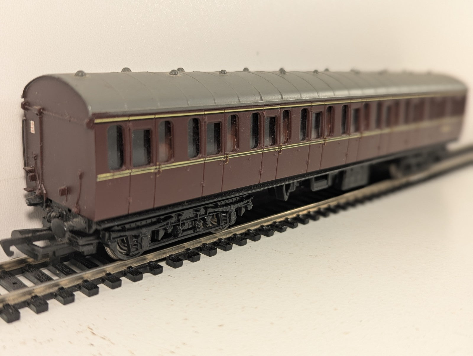 Bachmann Branchline OO Gauge BR Mk1 57ft Suburban Coach