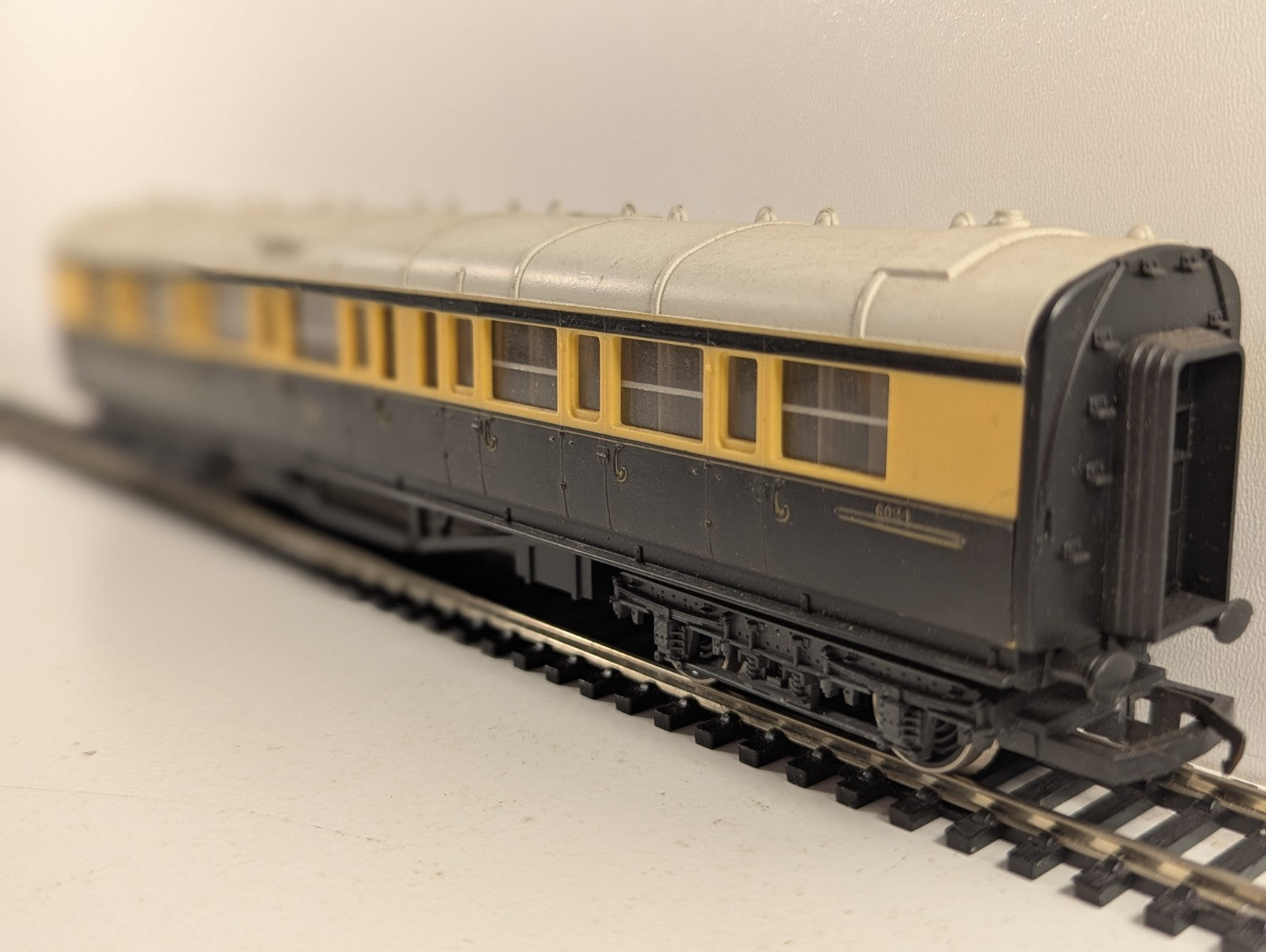 Hornby OO Gauge GWR Clerestory First Class Coach Passenger Coach 6024
