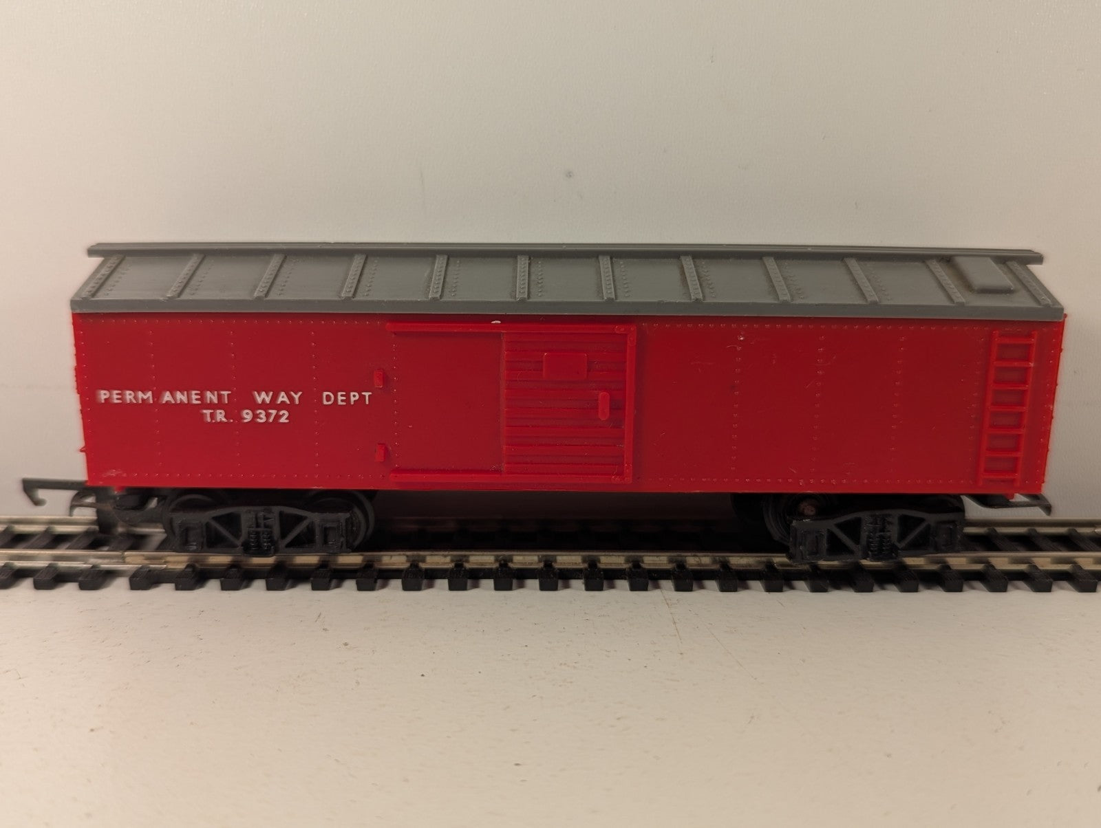 Tri-ang OO Gauge Transcontinental Permanent Way Box Car Goods Wagon