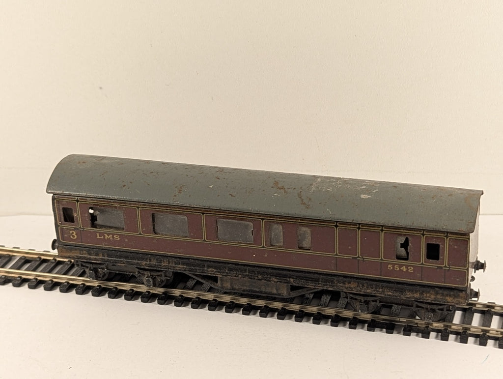 Trix Express TTR HO Gauge LMS Passenger Coach - Missing Couplings