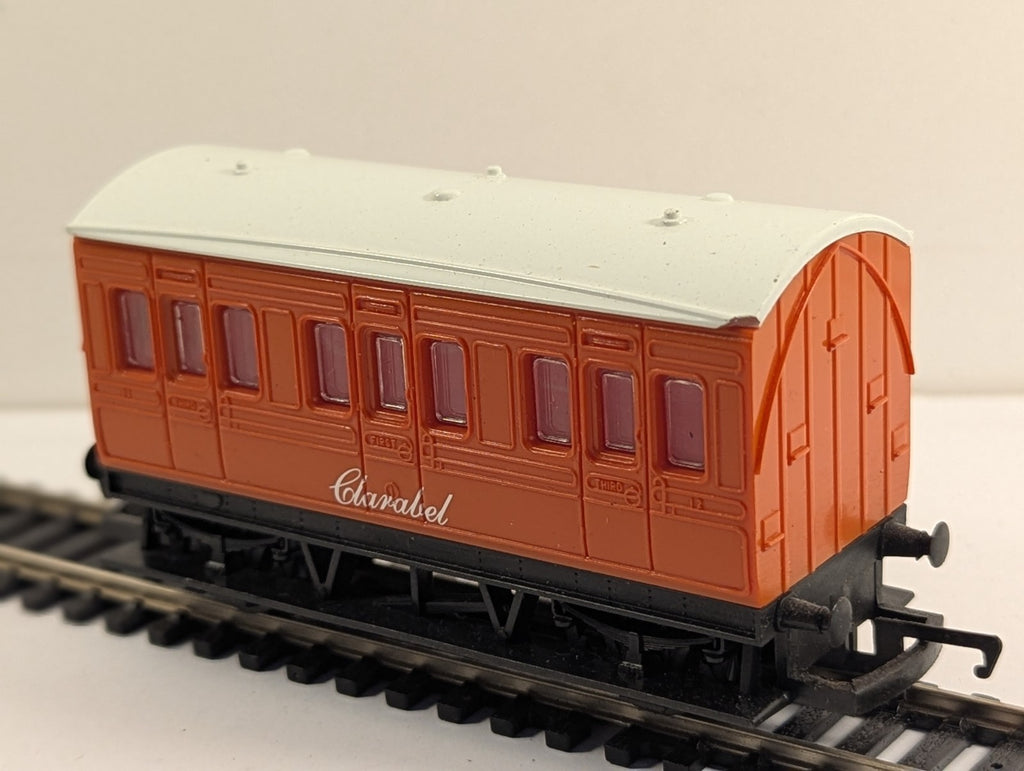 Hornby OO Gauge Thomas & Friends Clarabel Coach