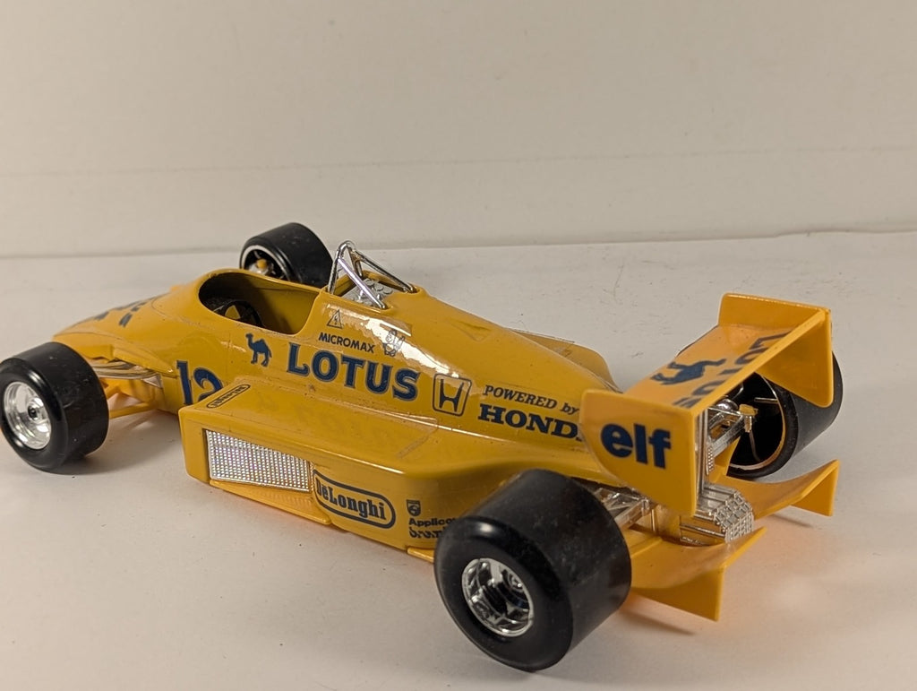 Bburago 1:24 Lotus Honda 99T Die-cast Model Car 12 Camel Yellow