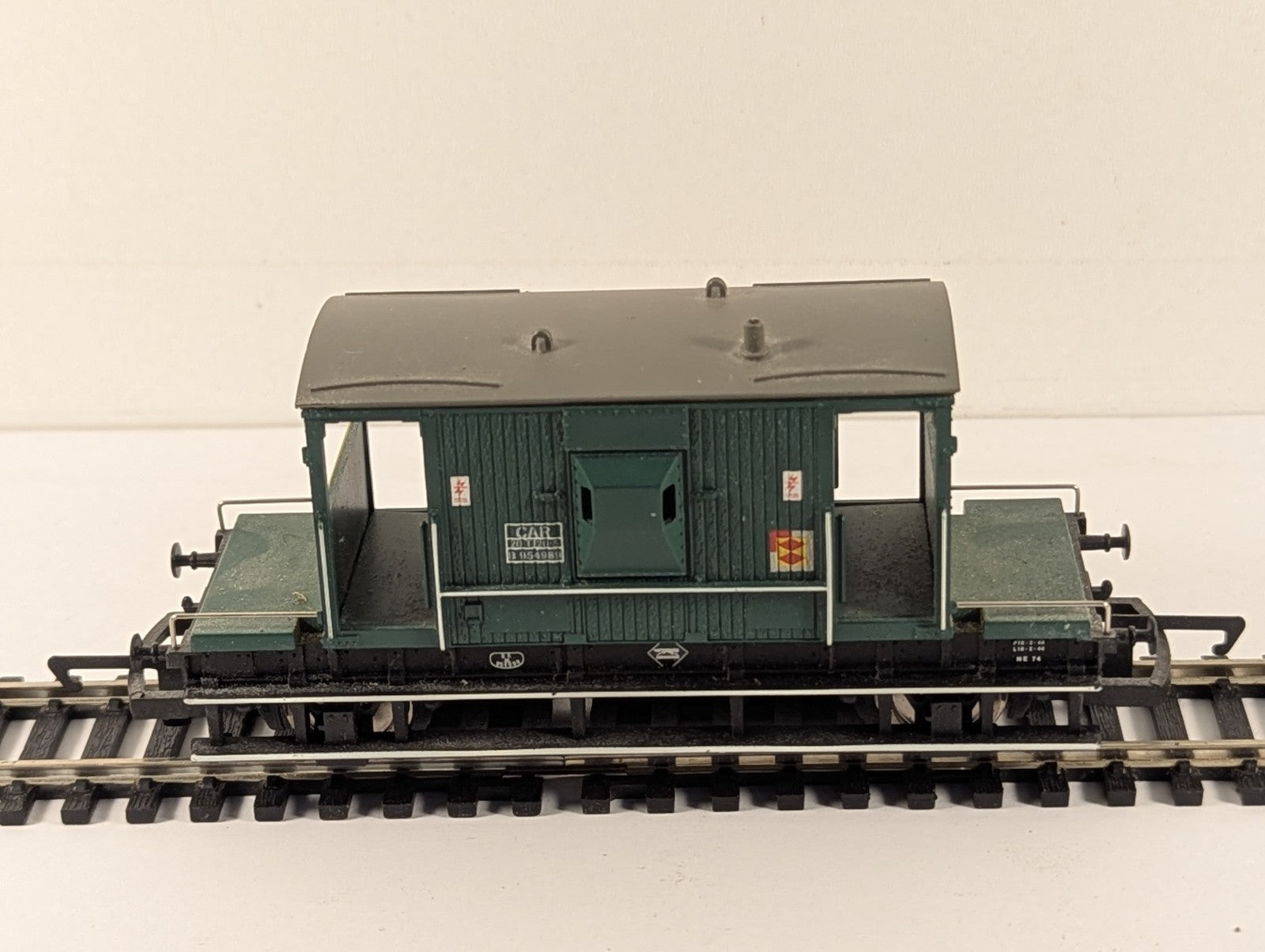 Hornby R6459 OO Gauge Brake Van - Railfreight Distribution