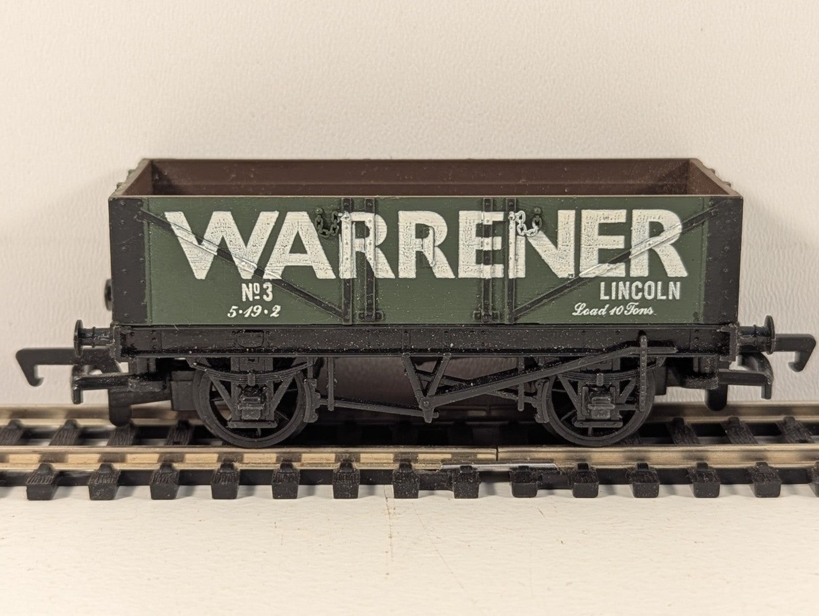 Mainline Railways 37-136 OO Gauge Green United Molasses Tank Wagon Boxed