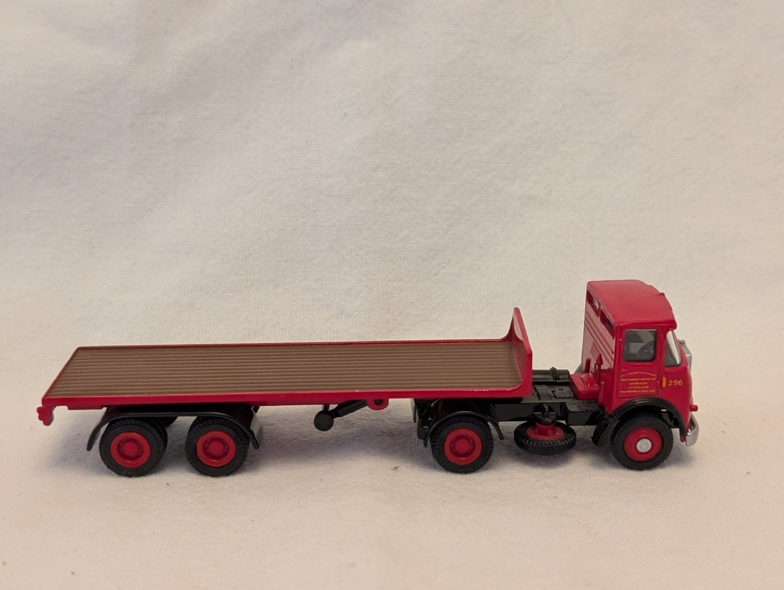 EFE 1:76 Scale Atkinson Articulated Flatbed Die-cast Lorry 296