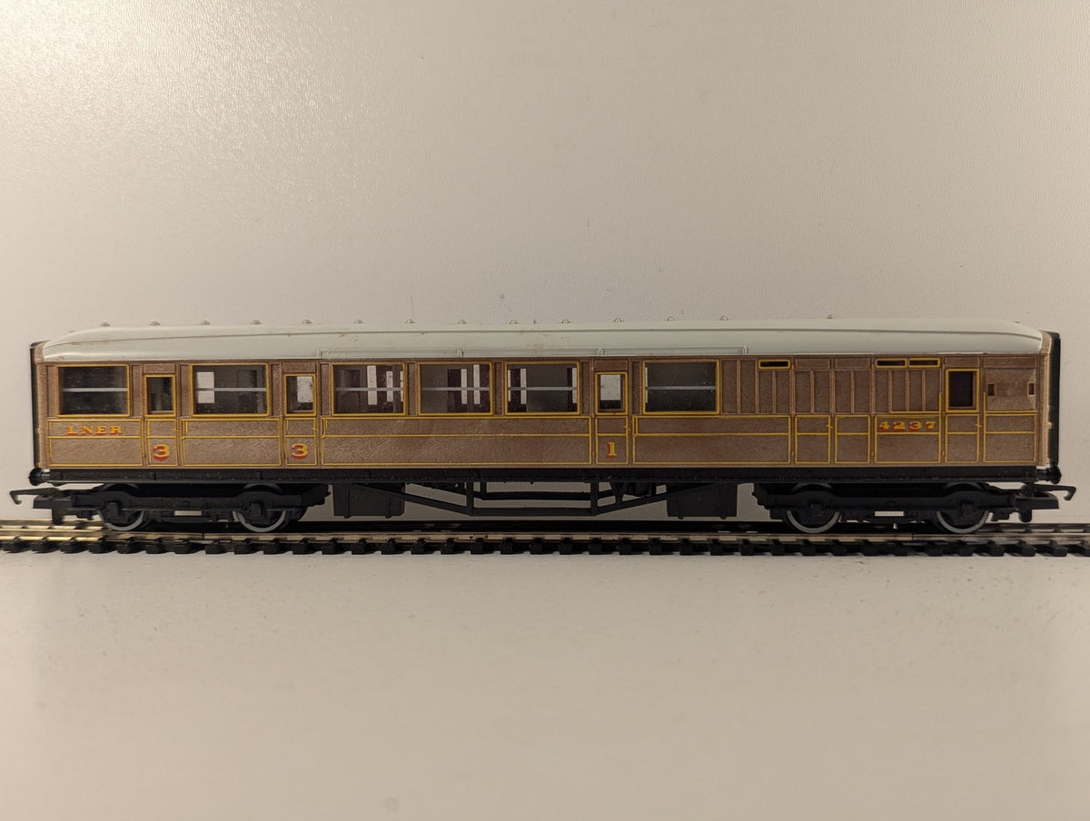 Hornby OO Gauge LNER Gresley Brake Coach Passenger Coach 4237 LNER Teak R477