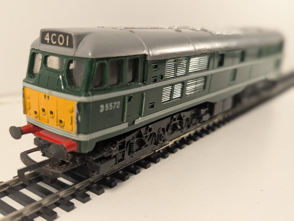 Hornby R357 OO BR Green Class 31 D5572 Repaint