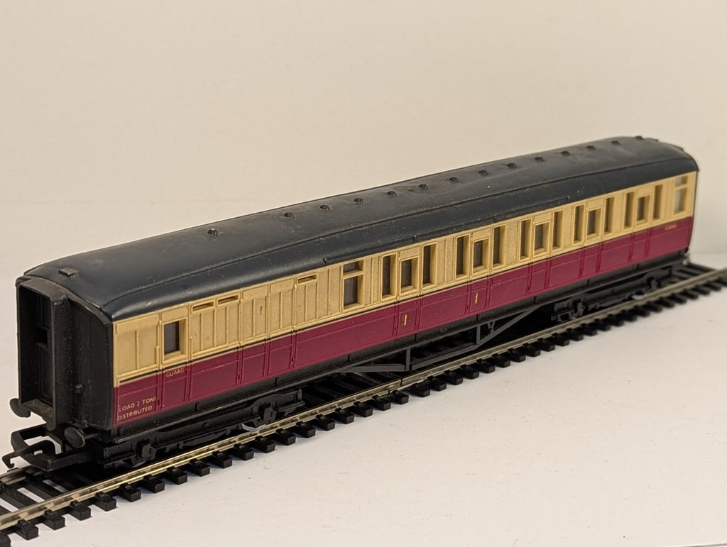 Hornby OO Gauge R410 BR Gresley Brake Coach E10066